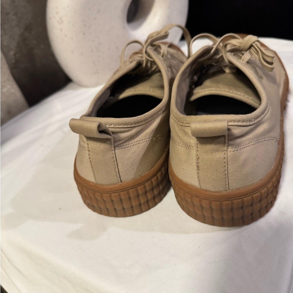 Tan and‎ Brown Low-Top Sneakers with Chunky Sole - Picture 5 of 7
